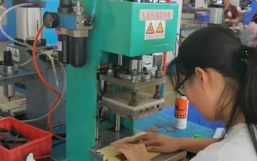 小(xiao)型(xing)油壓機